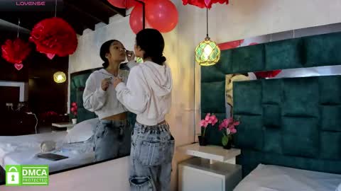 Snapshot of _bonnyandclyde chatting on February 2026 12:01:02 PM _bonnyandclyde online show from February 2026 12:01:02 PM