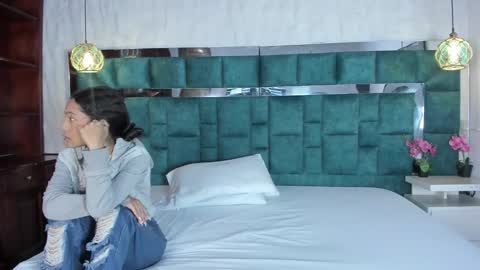 _bonnyandclyde online show from March 2026 01:00:01 PM