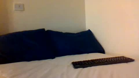 Snapshot of _bunny_b chatting on October 2025 08:01:01 AM I will be back soon online show from October 2025 08:01:01 AM