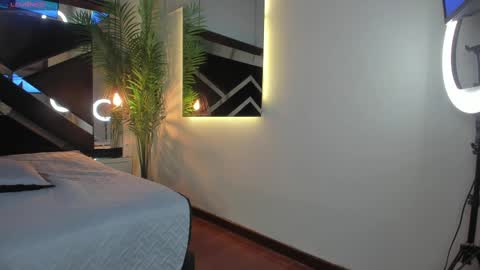 Candy online show from February 2025 06:13:02 PM