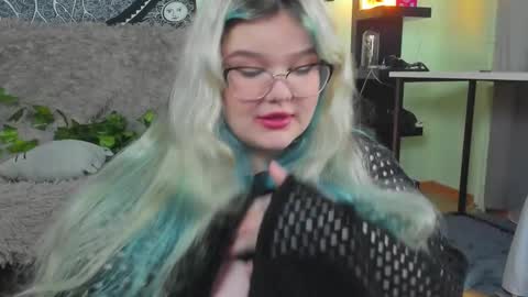 Snapshot of _candym1lky_ chatting on November 2025 07:17:01 AM _candym1lky_ online show from November 2025 07:17:01 AM