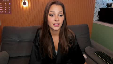 Snapshot of _catchmeifyoucan chatting on January 2025 05:28:02 PM Angela online show from January 2025 05:28:02 PM