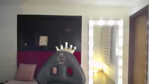 _charlotte_collins_ online show from September 2025 04:30:02 PM