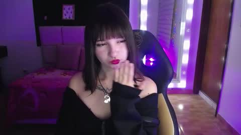 _charlotte_collins_ online show from November 2025 03:00:02 PM