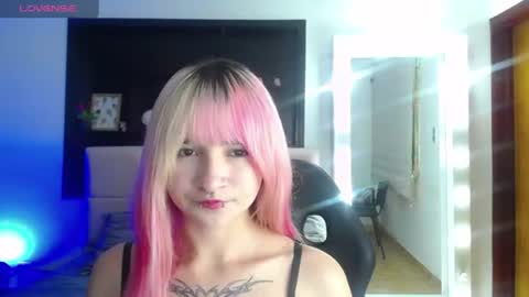 Snapshot of _charlotte_collins_ chatting on June 2026 04:11:01 PM _charlotte_collins_ online show from June 2026 04:11:01 PM