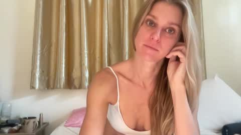 Chelsea xo online show from December 2024 08:18:01 PM