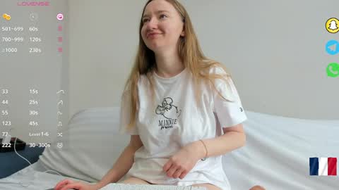 Snapshot of _coquine_ chatting on April 2026 10:57:02 AM Sophie online show from April 2026 10:57:02 AM