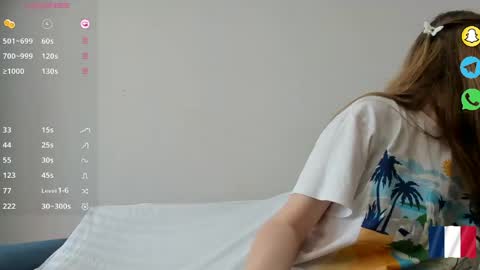 Snapshot of _coquine_ chatting on April 2026 08:07:02 AM Sophie online show from April 2026 08:07:02 AM