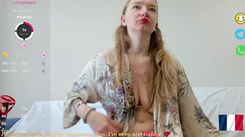 Snapshot of _coquine_ chatting on May 2026 08:41:01 AM Sophie online show from May 2026 08:41:01 AM