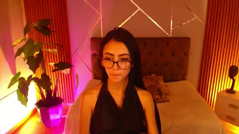 Snapshot of _coraliinee_ chatting on April 2026 05:30:01 AM Coraline online show from April 2026 05:30:01 AM