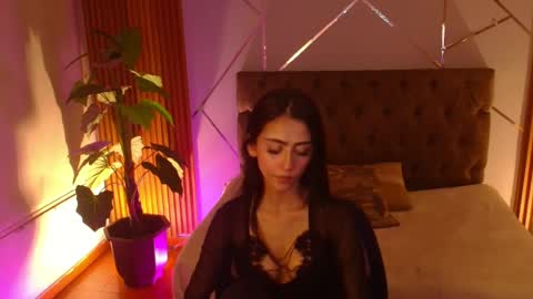 Snapshot of _coraliinee_ chatting on April 2026 05:05:01 AM Coraline online show from April 2026 05:05:01 AM