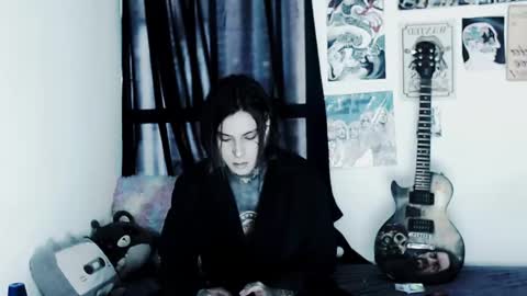 Snapshot of _cuervo_sk8 chatting on December 2025 07:41:01 PM JC online show from December 2025 07:41:01 PM