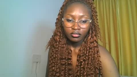 Snapshot of _cutestephanie chatting on November 2025 12:18:01 PM STEPH online show from November 2025 12:18:01 PM