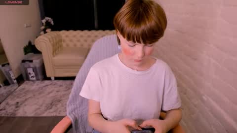 Luna    online show from March 2026 12:22:01 PM