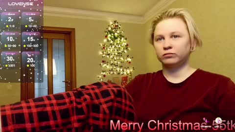 Snapshot of _elven_dreams__ chatting on December 2024 09:53:02 PM chloue and Gretta online show from December 2024 09:53:02 PM