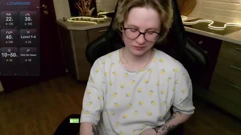 Snapshot of _elven_dreams__ chatting on May 2026 06:59:01 PM chloue and Gretta online show from May 2026 06:59:01 PM