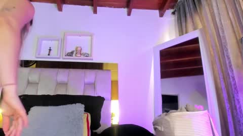 Isabella online show from February 2025 03:14:02 PM