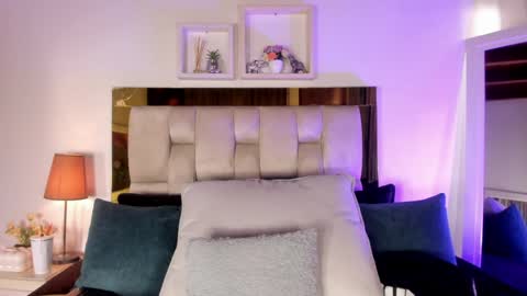 Isabella online show from April 2026 12:10:01 PM