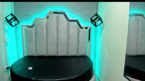 Emily  online show from October 2025 11:18:02 AM