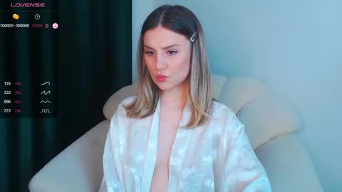 Snapshot of _esmeraldiyaa_ chatting on January 2025 07:35:01 PM _esmeraldiyaa_ online show from January 2025 07:35:01 PM