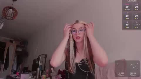 Snapshot of _eva_pleasure_ chatting on April 2026 08:31:02 AM Eva online show from April 2026 08:31:02 AM