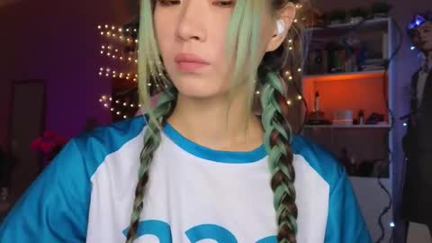 EveEva online show from November 2025 11:14:02 PM