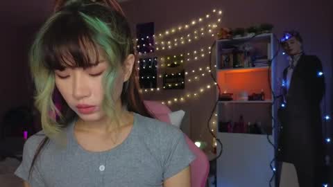 EveEva online show from November 2025 02:54:02 AM