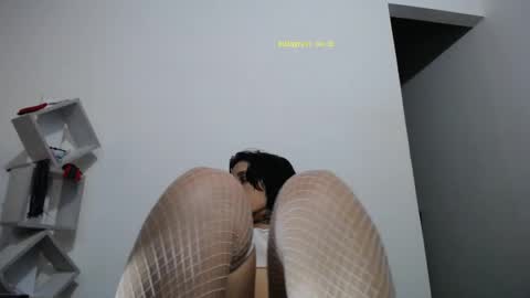  Exa help me position myself with your thumb up thanks  online show from March 2025 11:42:01 PM