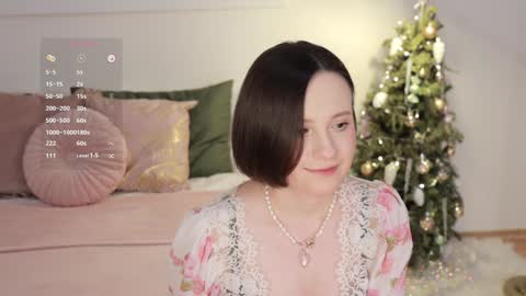 Snapshot of _female_essence_ chatting on January 2025 12:33:01 AM Essie online show from January 2025 12:33:01 AM