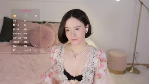 Snapshot of _female_essence_ chatting on March 2025 01:24:02 PM Essie online show from March 2025 01:24:02 PM