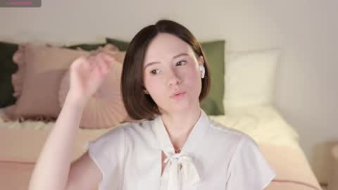 Snapshot of _female_essence_ chatting on March 2025 07:52:01 AM Essie online show from March 2025 07:52:01 AM