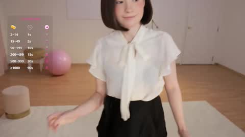 Snapshot of _female_essence_ chatting on September 2025 04:08:01 PM Essie online show from September 2025 04:08:01 PM