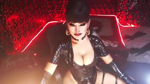 Snapshot of _hailyourqueenx chatting on December 2024 05:06:01 AM GoDDess  Chloe online show from December 2024 05:06:01 AM