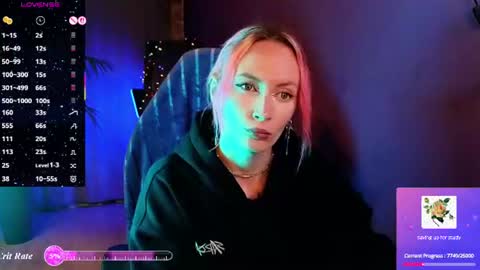 Snapshot of _helencarter chatting on July 2026 08:15:02 PM Helen Carter 3 Next stream 2330 MSC online show from July 2026 08:15:02 PM