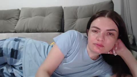 Criss4u online show from April 2026 07:00:01 PM