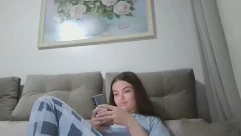 Criss4u online show from April 2026 06:52:01 PM