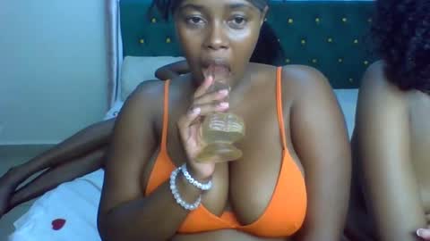 Snapshot of _honey_bloom chatting on February 2026 08:16:01 PM _honey_bloom online show from February 2026 08:16:01 PM