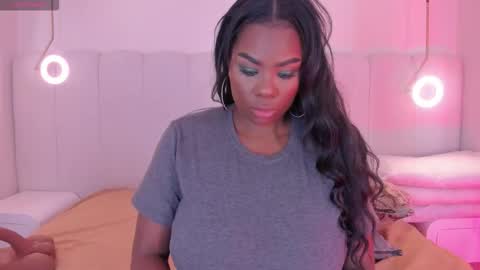 Snapshot of _huge_boobs_ebony chatting on February 2026 07:40:01 PM Darlis online show from February 2026 07:40:01 PM