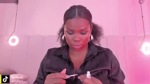 Snapshot of _huge_boobs_ebony chatting on February 2026 07:35:01 PM Darlis online show from February 2026 07:35:01 PM