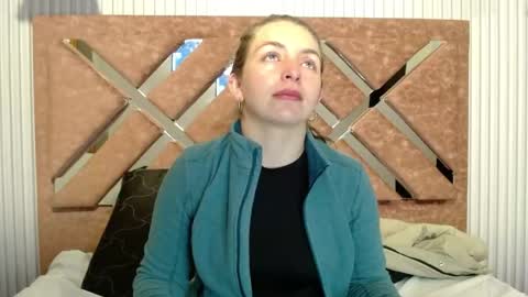 Snapshot of _isaabellaa chatting on April 2026 10:24:01 AM Isa online show from April 2026 10:24:01 AM