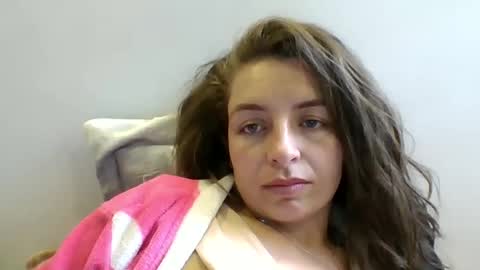 Snapshot of _isaabellaa chatting on April 2026 02:33:01 PM Isa online show from April 2026 02:33:01 PM