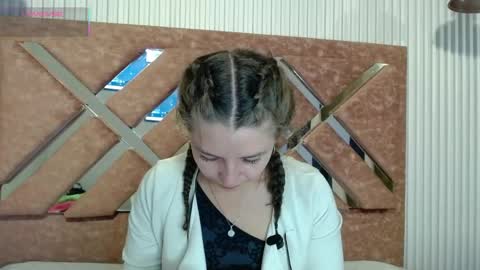 Snapshot of _isaabellaa chatting on May 2026 12:34:02 PM Isa online show from May 2026 12:34:02 PM