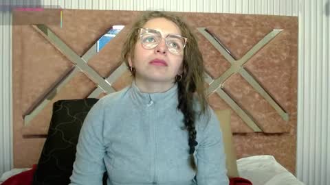 Snapshot of _isaabellaa chatting on May 2026 01:07:02 PM Isa online show from May 2026 01:07:02 PM