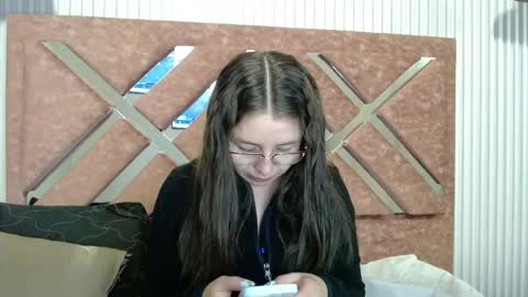 Snapshot of _isaabellaa chatting on May 2026 12:33:01 PM Isa online show from May 2026 12:33:01 PM