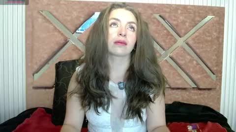 Snapshot of _isaabellaa chatting on May 2026 01:07:02 PM Isa online show from May 2026 01:07:02 PM
