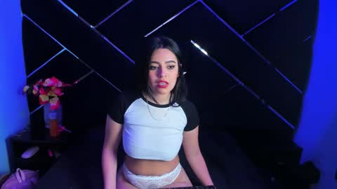 Isabella Moon online show from November 2025 06:30:02 PM