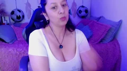 Snapshot of _isis74_ chatting on June 2026 08:59:02 PM Camila online show from June 2026 08:59:02 PM