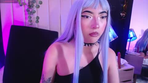 Mia online show from December 2024 02:05:01 PM