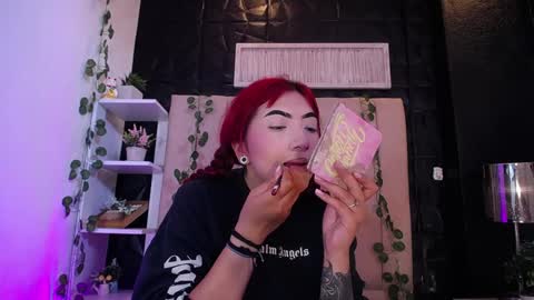 Mia online show from February 2025 02:02:01 PM