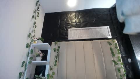 Mia online show from March 2025 01:28:01 PM